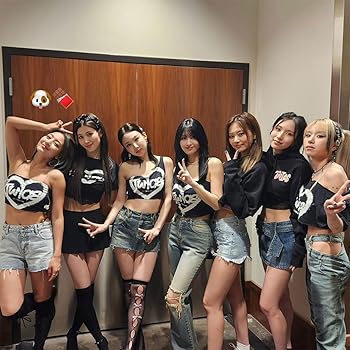 【即日発送可】TWICE ツゥイ　Tシャツ　Lサイズ T-SHIRT〈BLACK〉【L】/ TZUYU / TWICE『THIS IS FOR』 – JYP